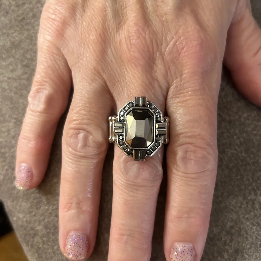 Elegant Black Stone Wearable Ring Stretch w/ GIFT BOX
